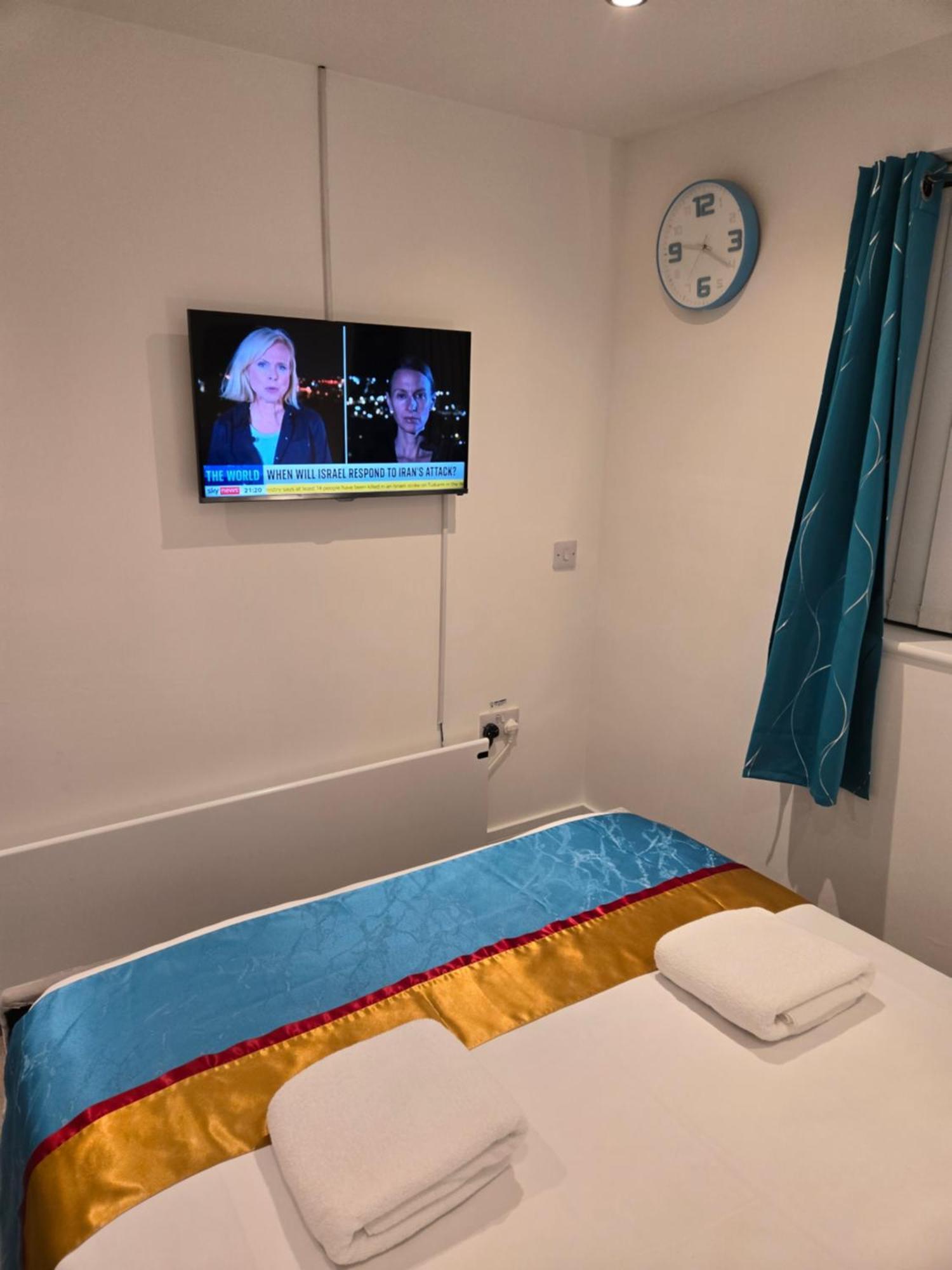 The Cosy Pod - Short In Guest house *